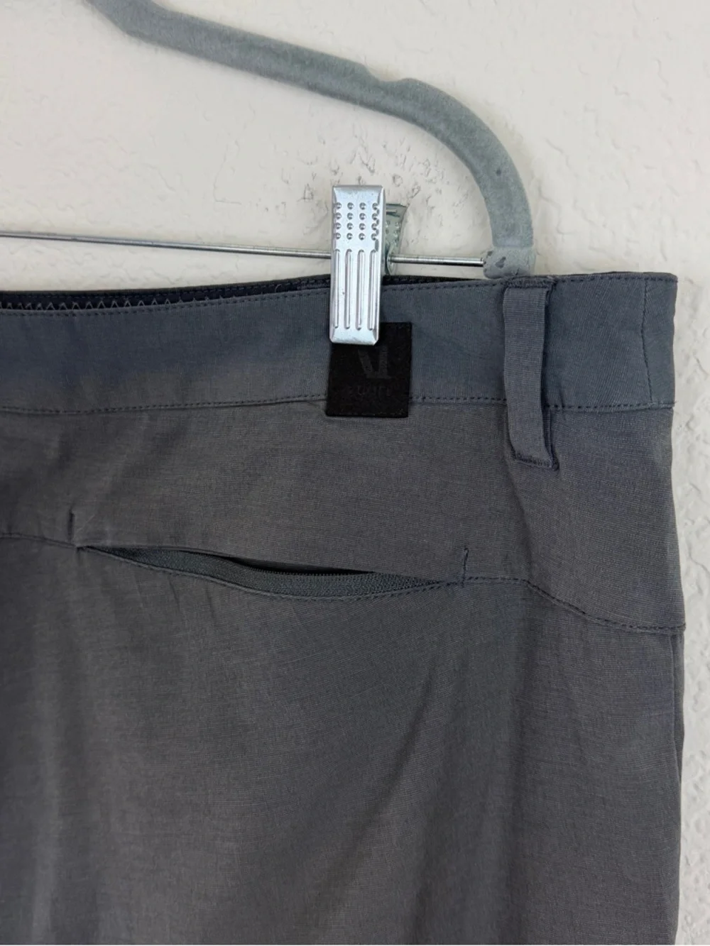 Vuori Men’s Aim Shorts 8” | 36 | Charcoal Grey - Picture 4 of 6